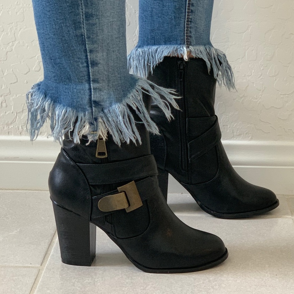 NIB Black Thick Heel Buckle Metal Detail Boots - Picture 7 of 8
